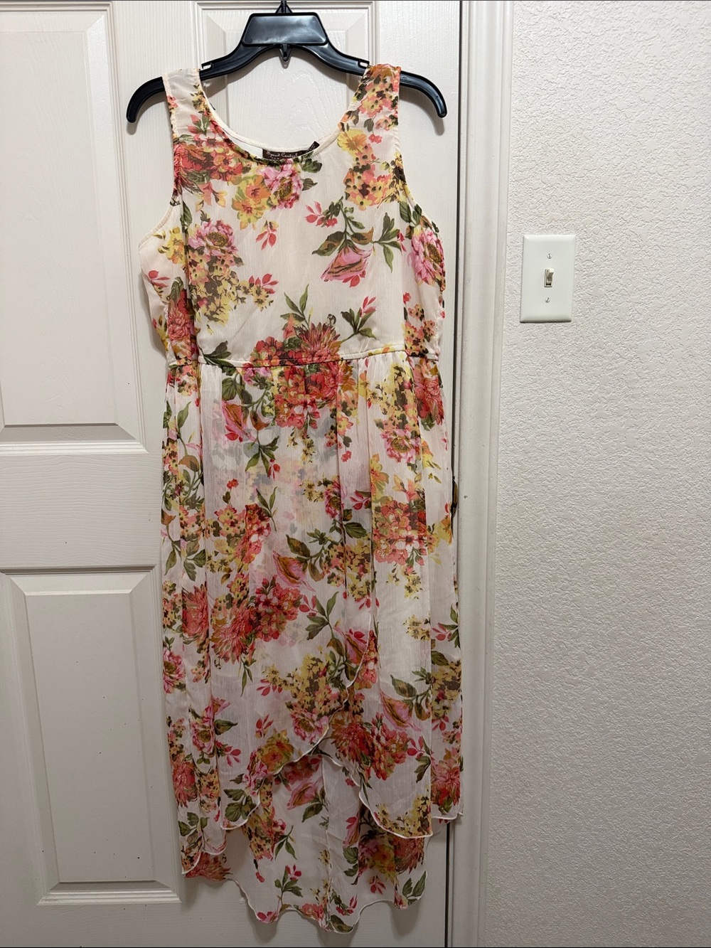 Sleeveless Cream Floral High-Low Maxi Dress with Pink & Green Bouquet
